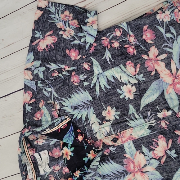 Cactus Floral  Print Button Down - Picture 4 of 8